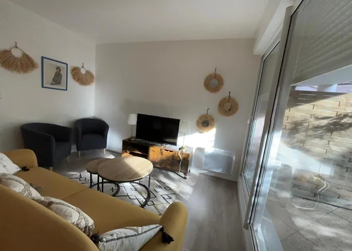Appartement En Centre Ville Avec Cour Face Au Parc Pasteur