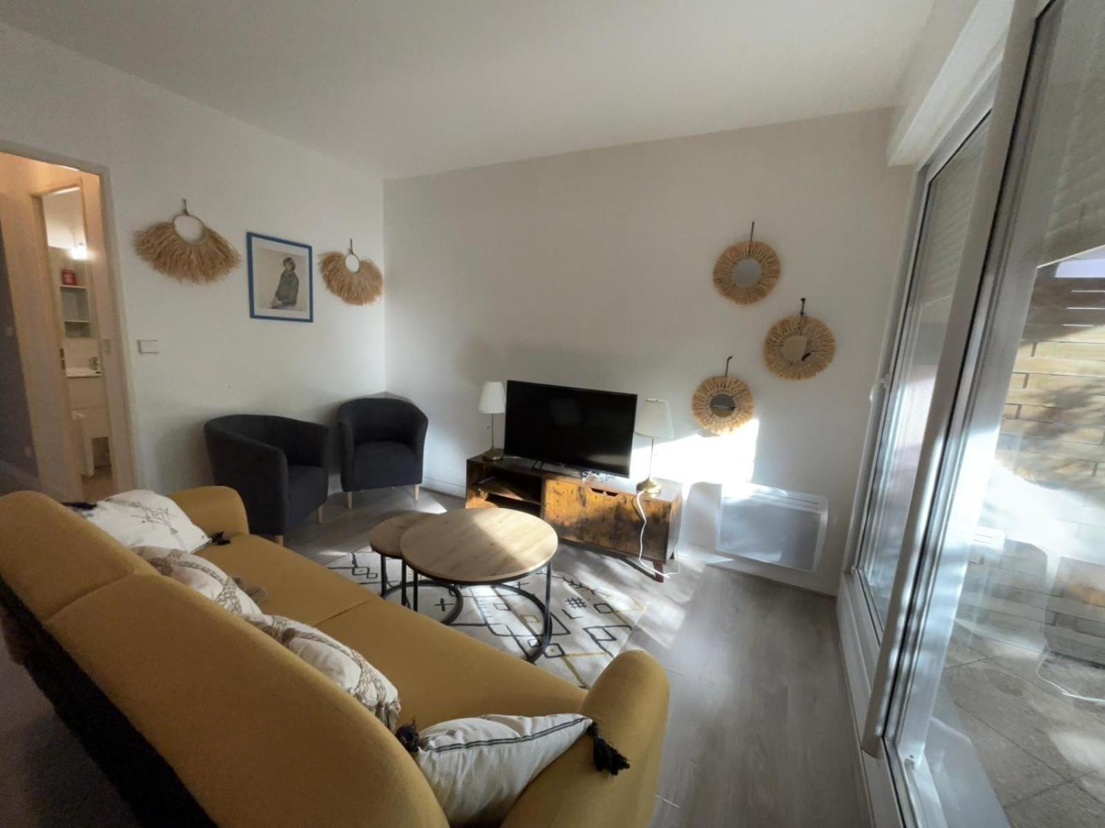 Appartement En Centre Avec Cour Face Au Parc Pasteur