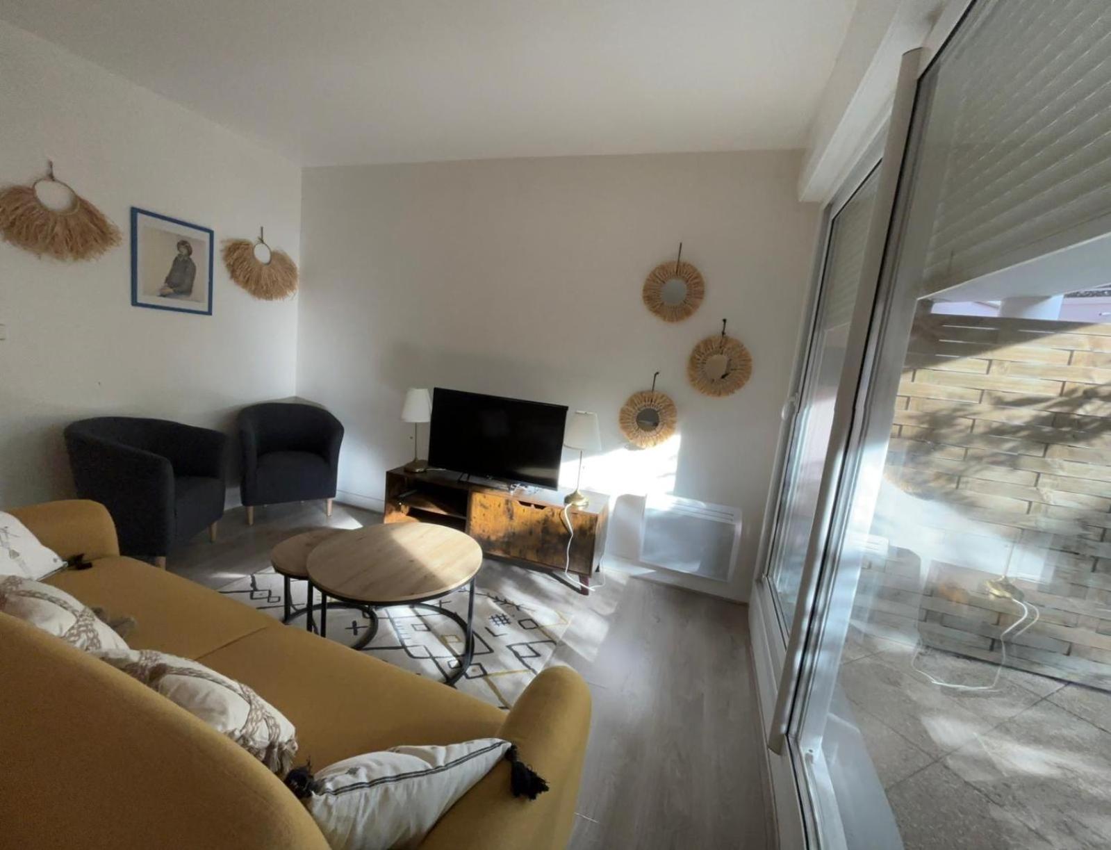 Appartement En Centre Avec Cour Face Au Parc Pasteur *